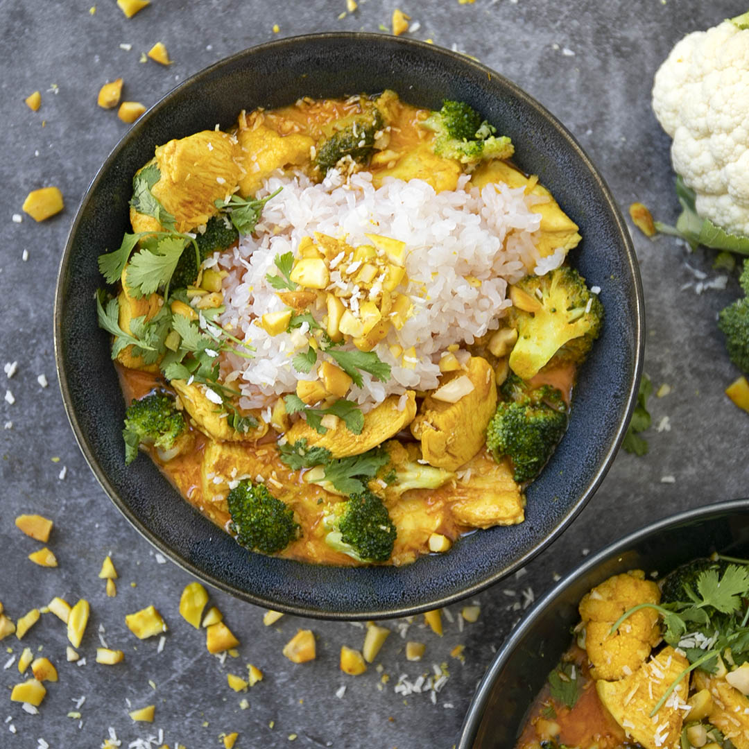 Low-Carb Chicken-Curry mit Reis