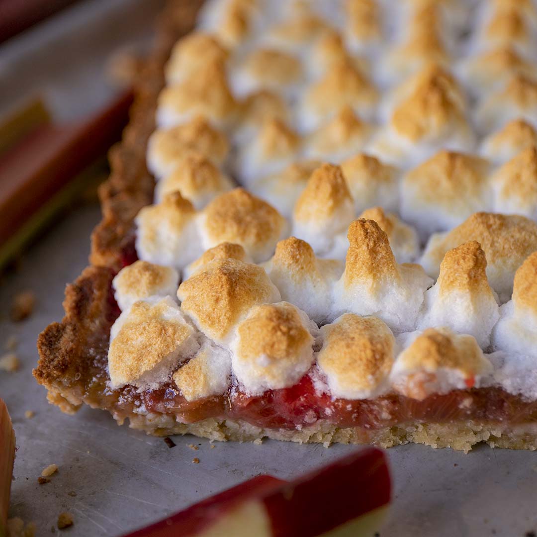 Low-Carb & Keto Rhabarber-Baiser-Tarte