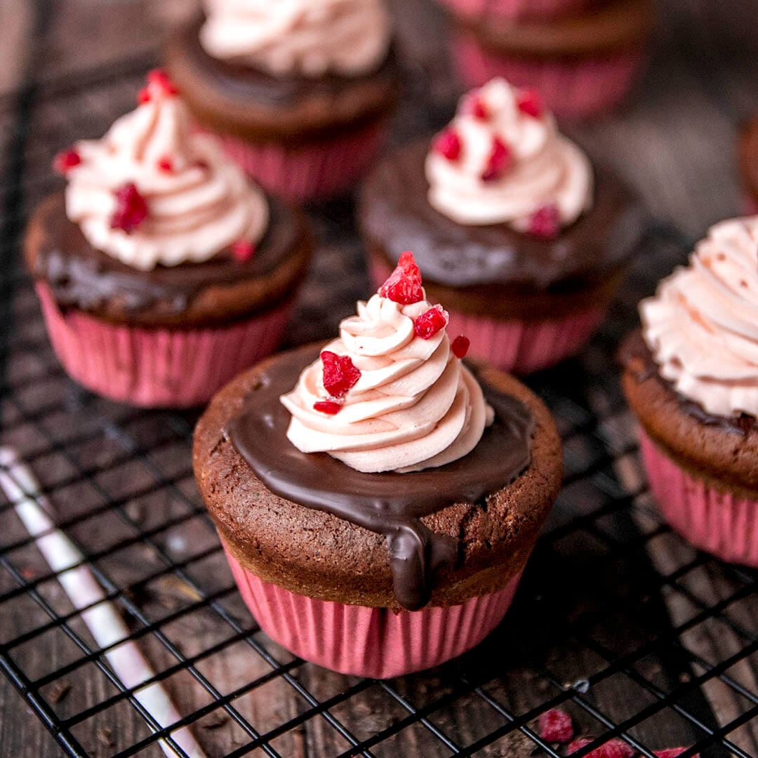 Low-Carb Schoko Cupcake mit Himbeer-Buttercreme