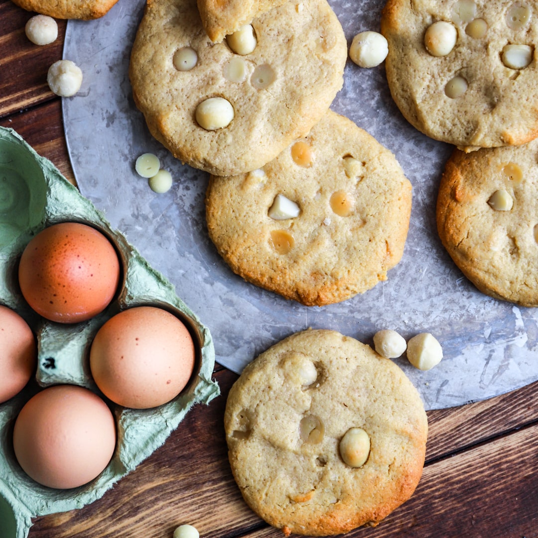 Low-Carb Protein White Chocolate & Macadamia Cookies