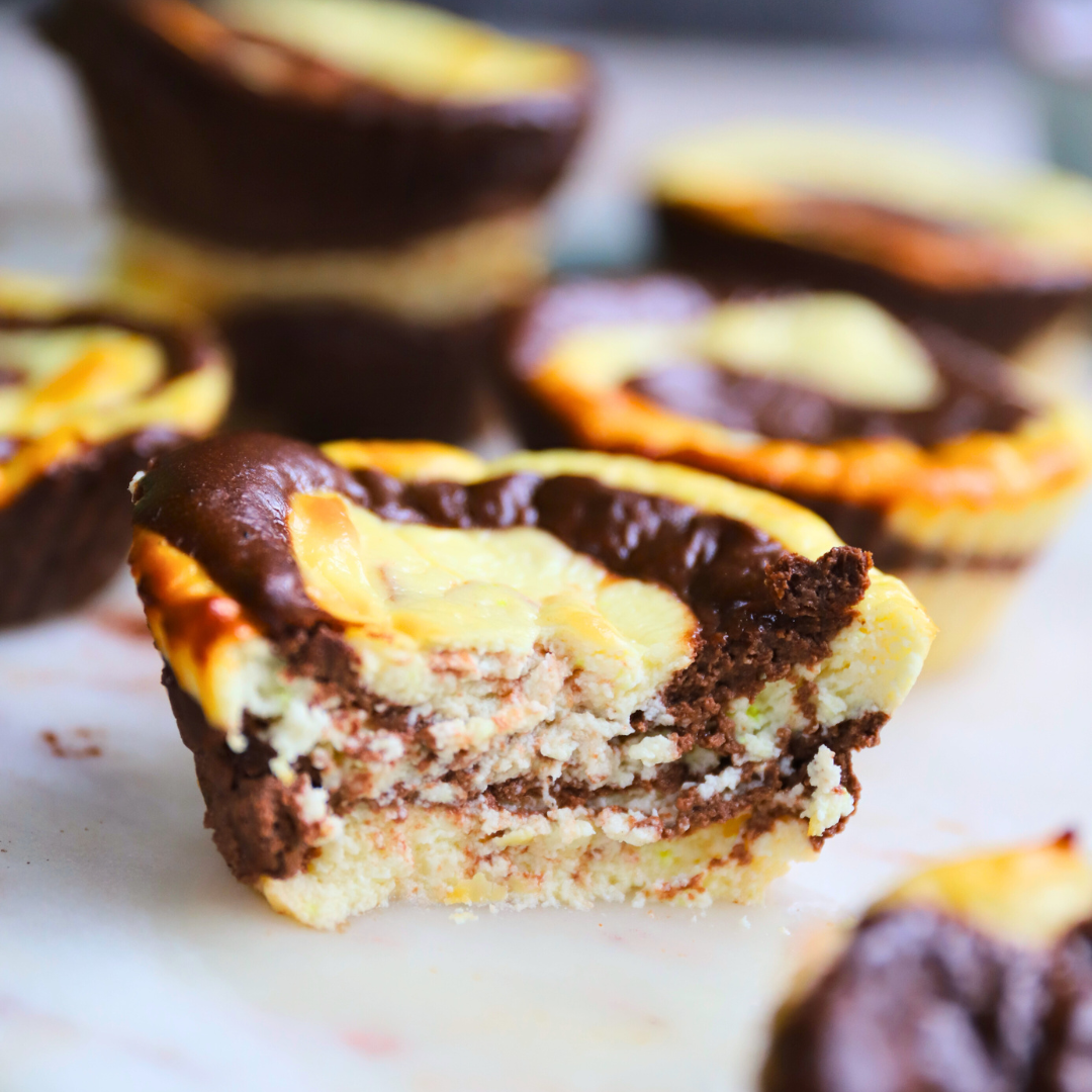 Low-Carb & Keto Zebra-Cheesecake-Muffins