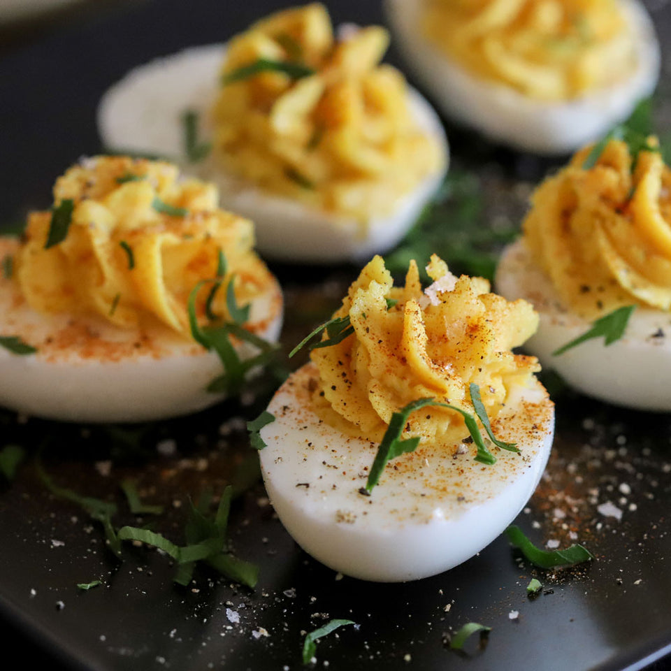 Low-Carb Deviled Eggs mit Mayonnaise